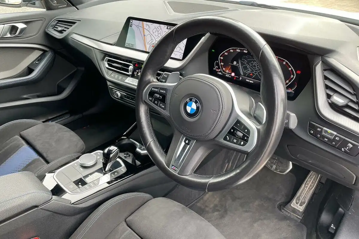 2021-bmw-1-series-20-m135i-xdrive-big-24