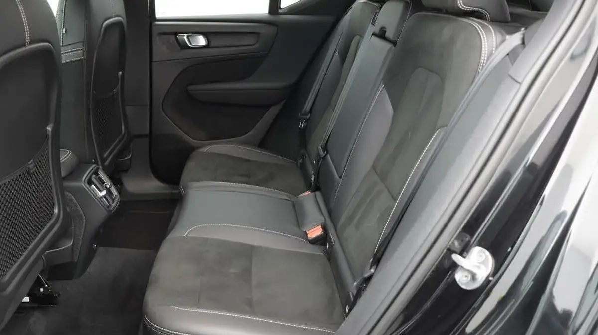 2022-volvo-xc40-15-t3-r-design-auto-big-16