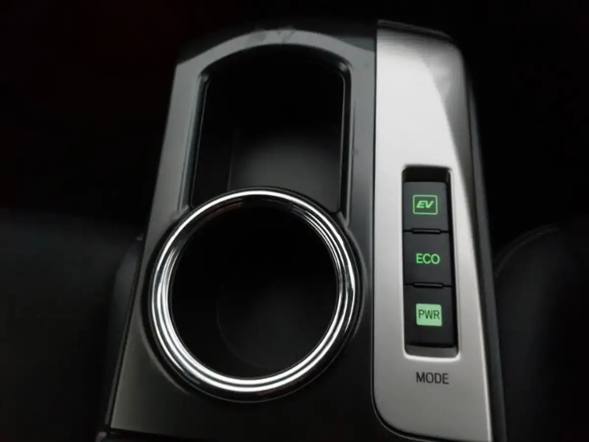 2019-toyota-prius-18-vvt-i-excel-big-17