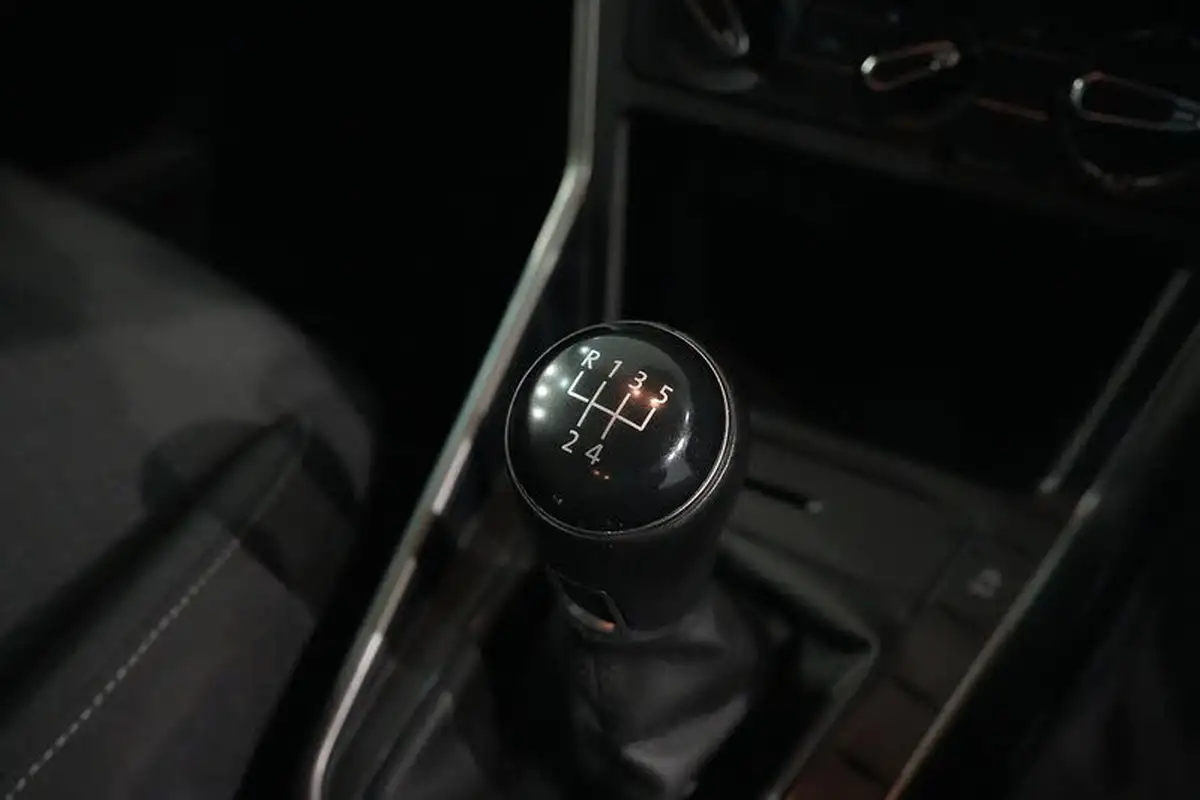 2018-volkswagen-polo-10-se-75ps-big-33