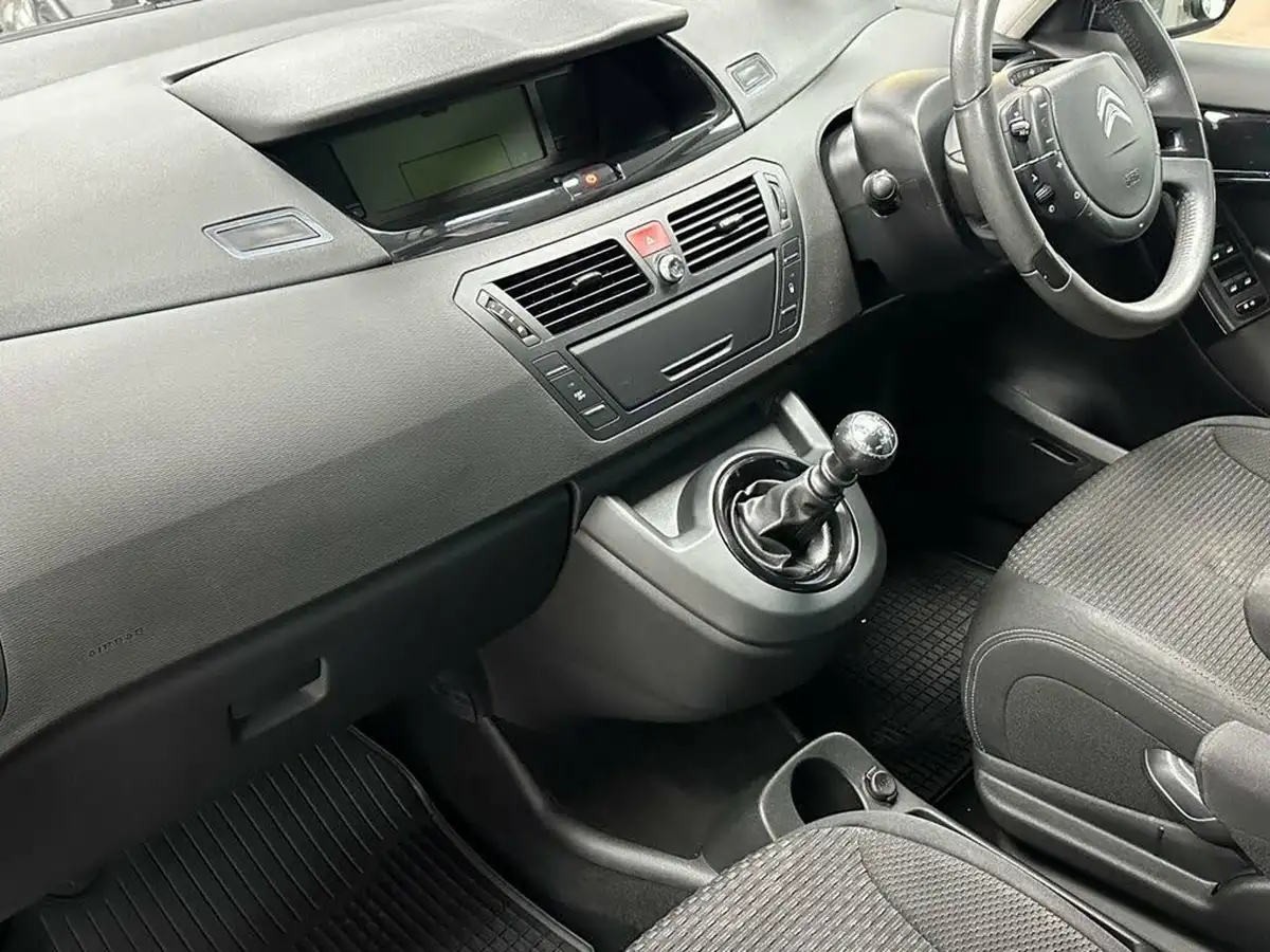 2013-citroen-c4-picasso-16hdi-platinum-big-10