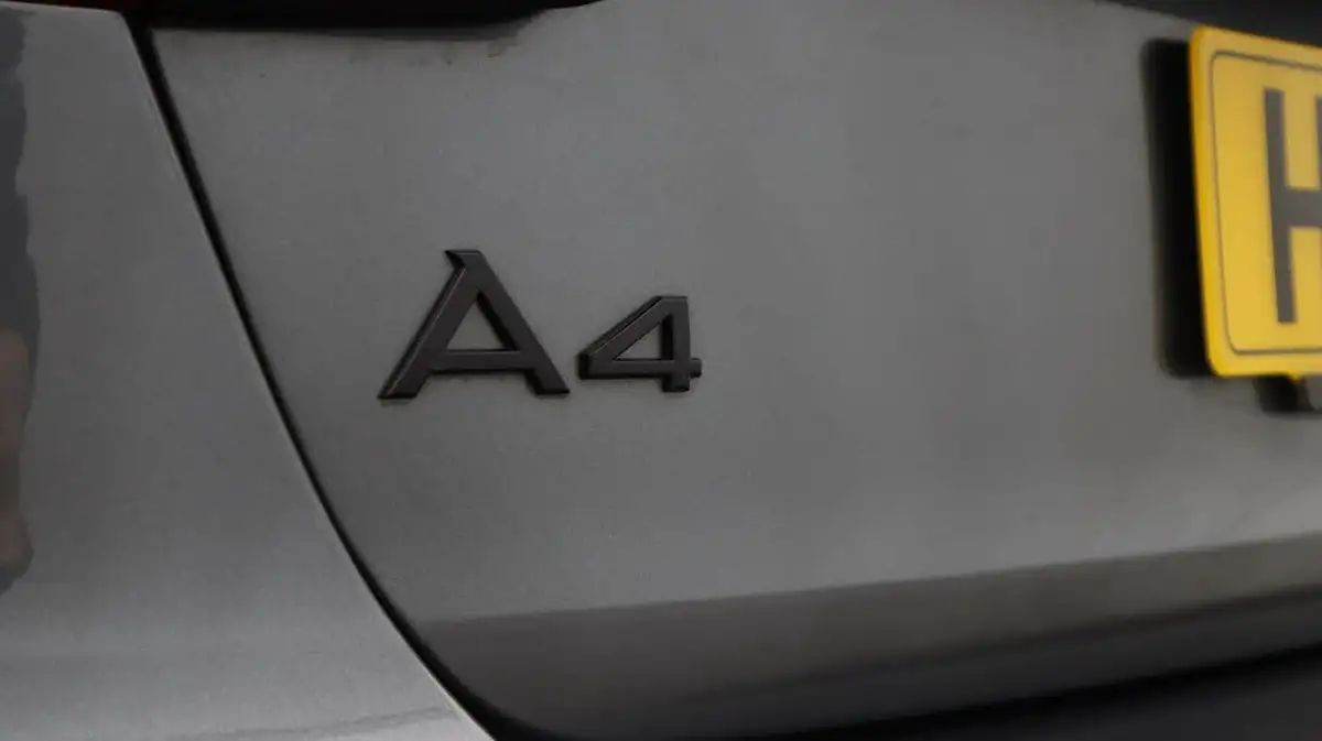 2022-audi-a4-avant-20-35-tfsi-black-edition-s-tronic-big-21