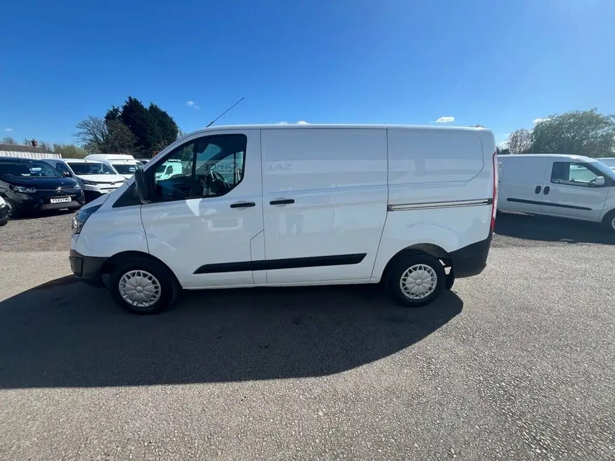 2015-ford-transit-custom-22tdci-290-l1h1-100ps-panel-van-big-3