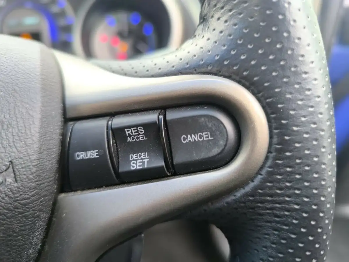 2012-honda-fit-13-hybrid-jazz-big-19