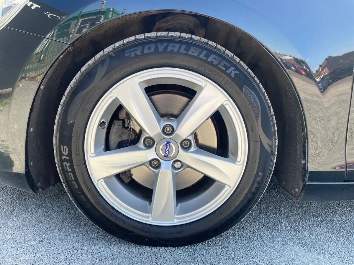 2015-volvo-v40-20td-d2-se-big-71
