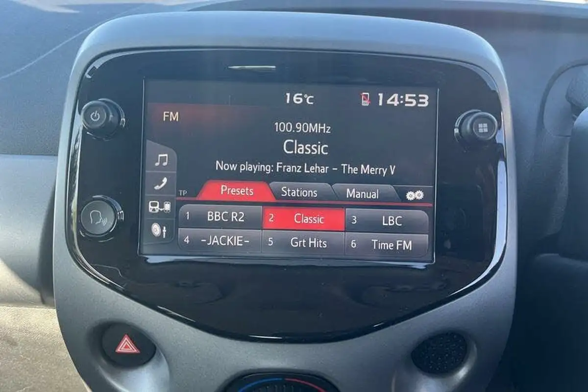 2020-toyota-aygo-10-vvt-i-x-play-big-26
