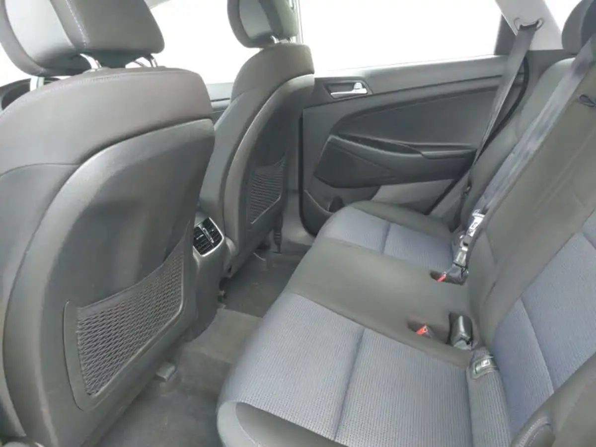 2016-hyundai-tucson-17crdi-blue-drive-se-nav-116ps-big-5