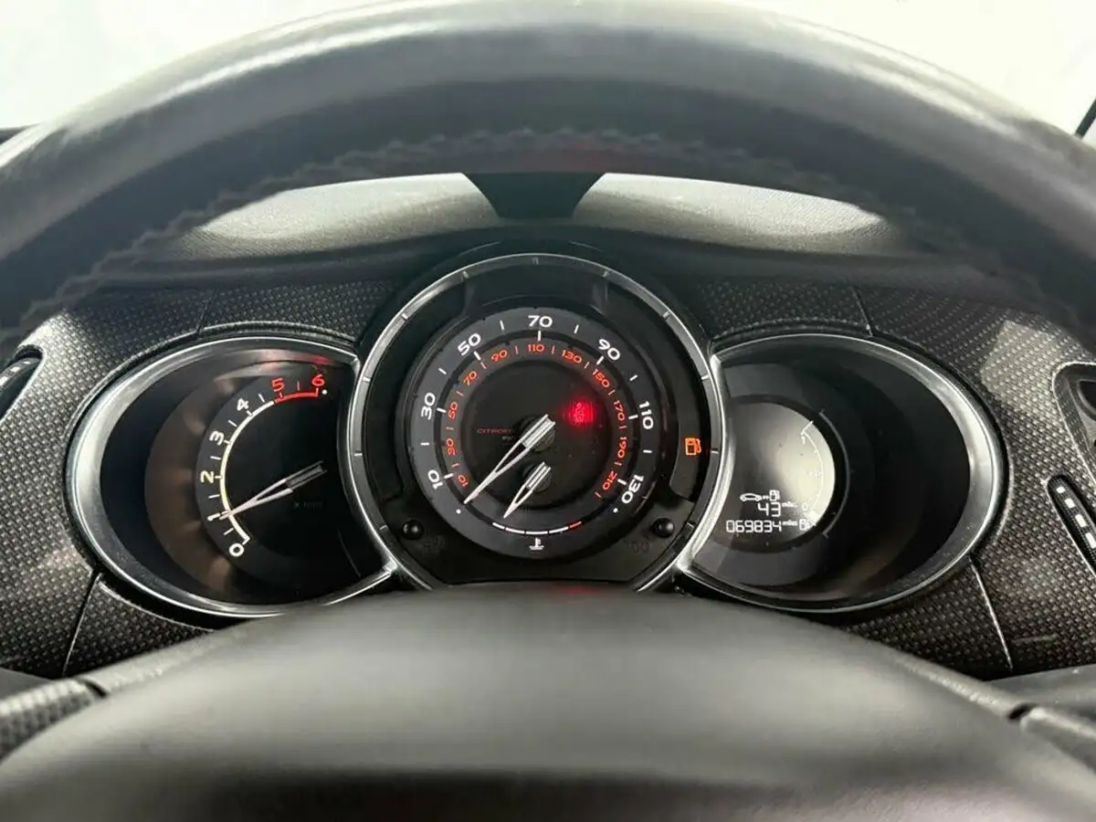2014-citroen-ds3-16e-hdi-dsport-plus-big-13