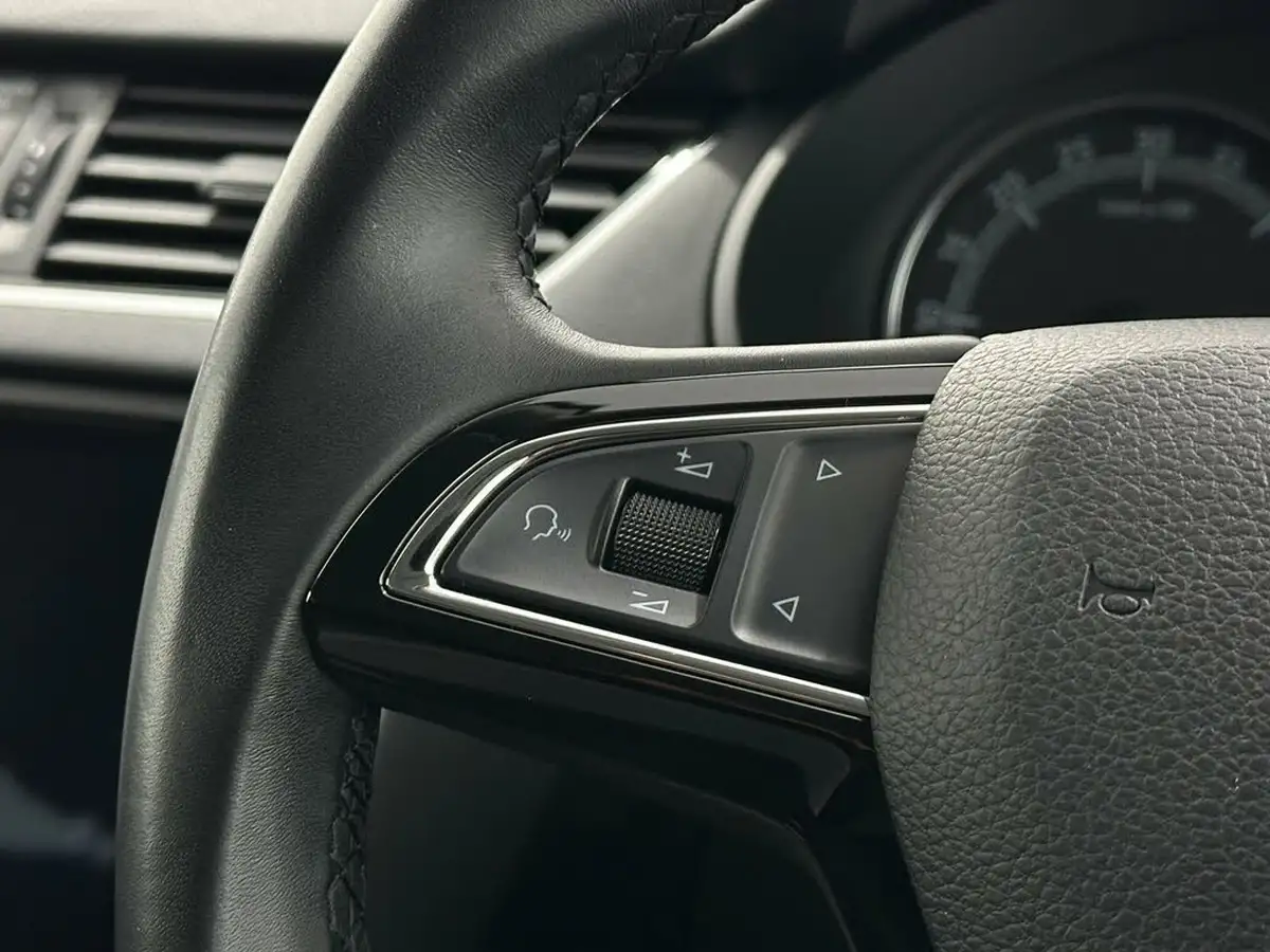 2020-skoda-octavia-16tdi-se-technology-estate-big-12