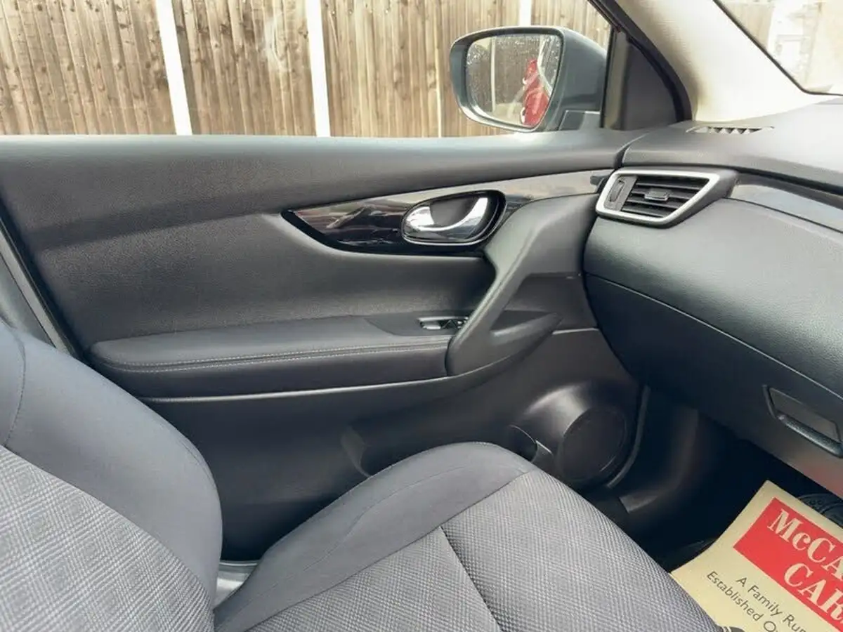 2017-nissan-qashqai-12-dig-t-n-connecta-xtronic-cvt-big-32