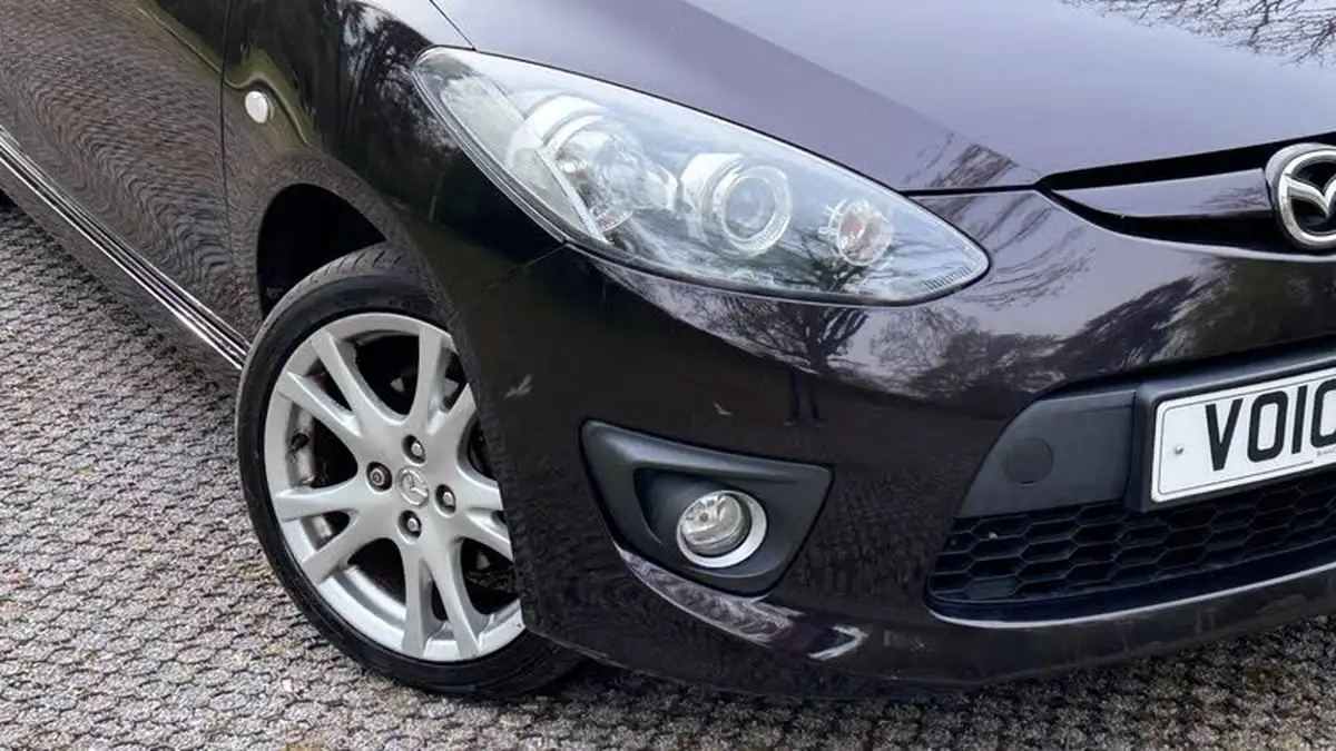 2010-mazda-mazda2-13-tamura-5d-big-30