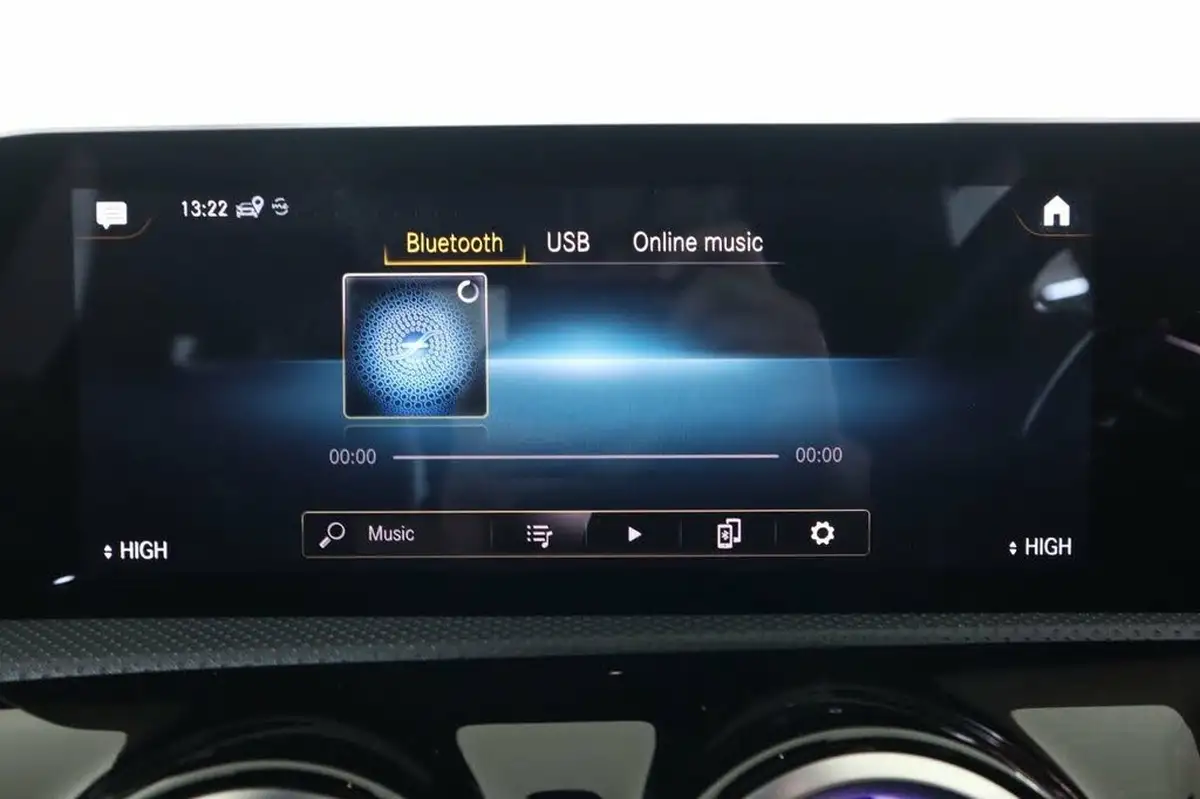 2019-mercedes-benz-a-class-20-a250-amg-line-premium-plus-hatchback-5d-big-41