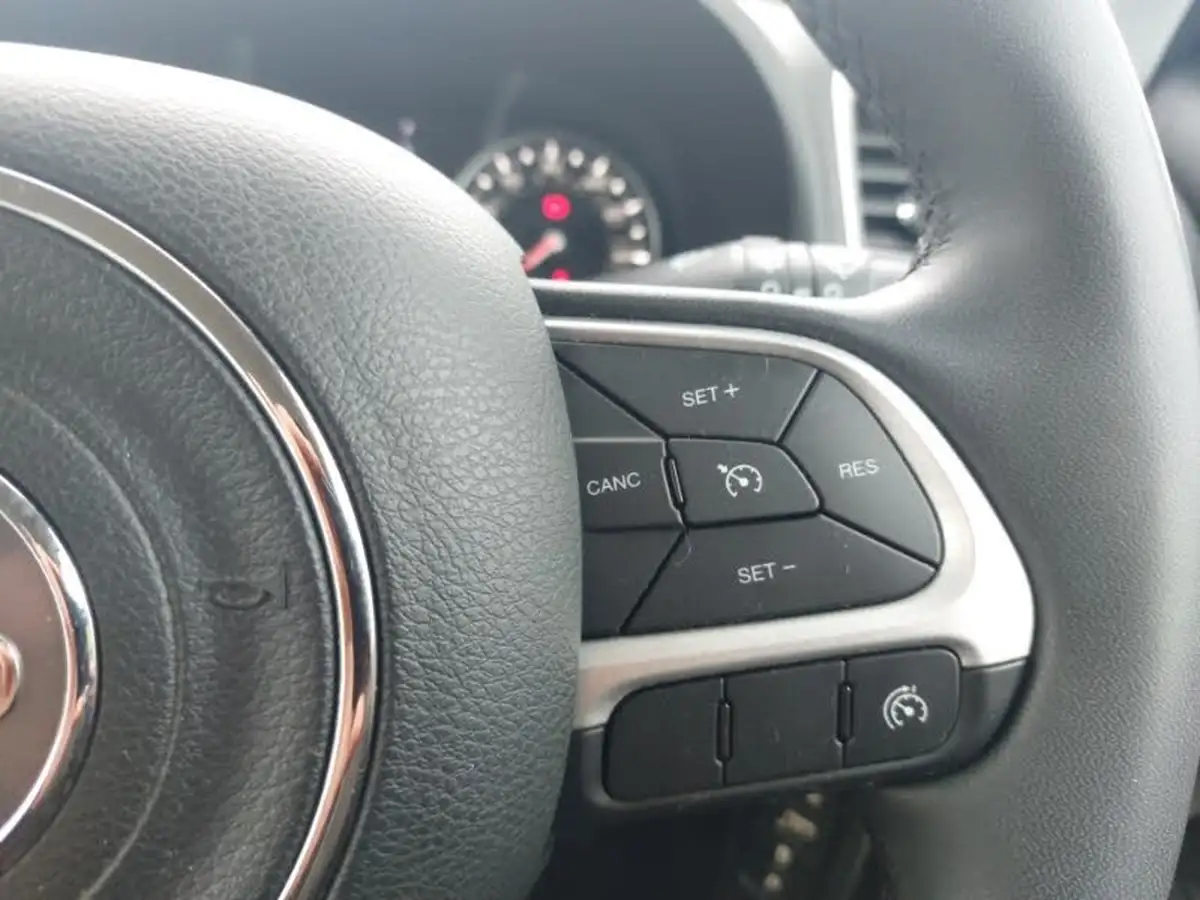 2019-jeep-renegade-10-gse-longitude-big-11