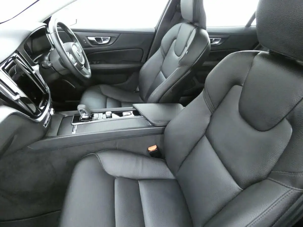 2022-volvo-v60-20-b3-momentum-161bhp-big-18