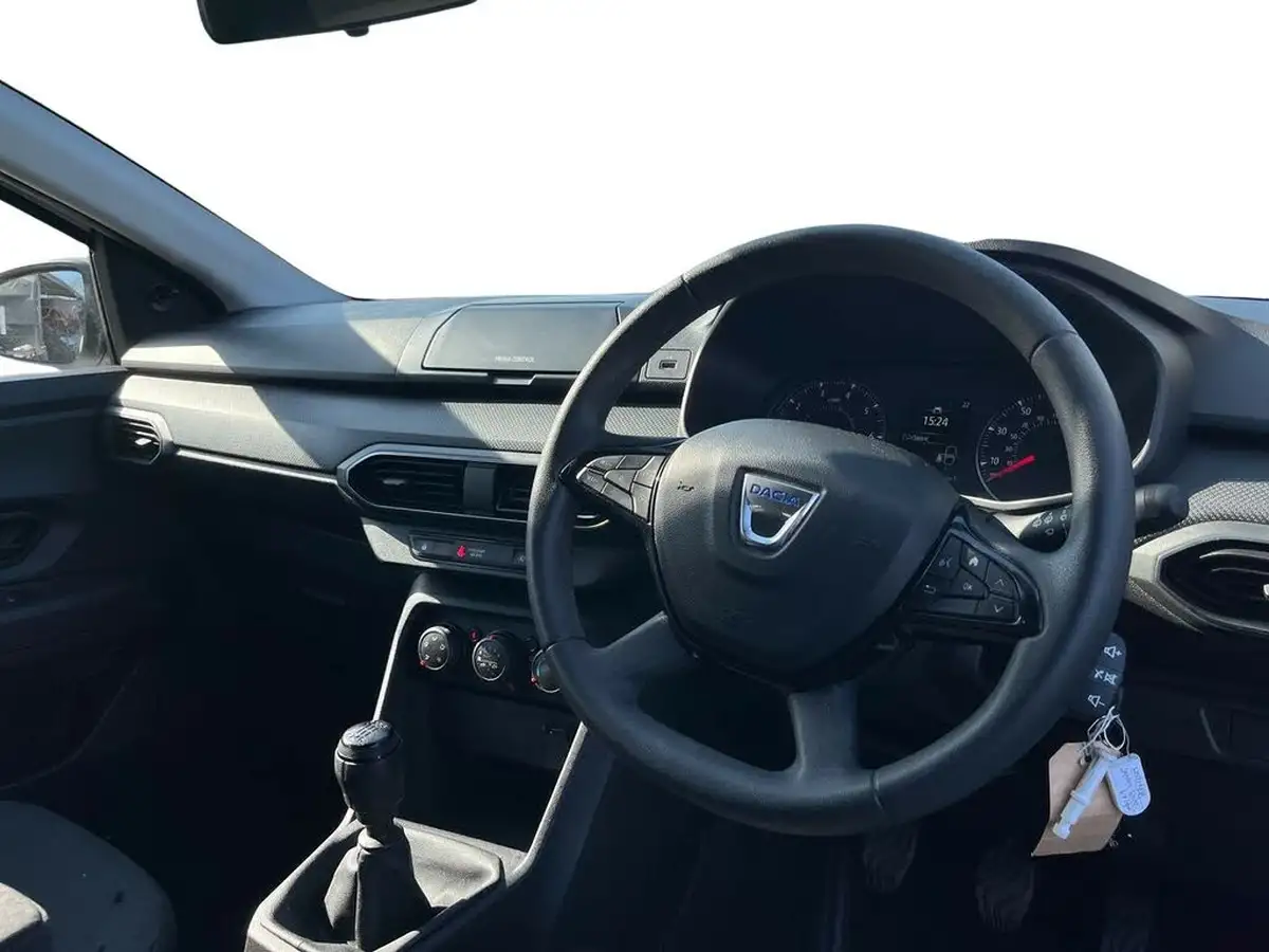 2022-dacia-sandero-10-tce-essential-90bhp-big-4
