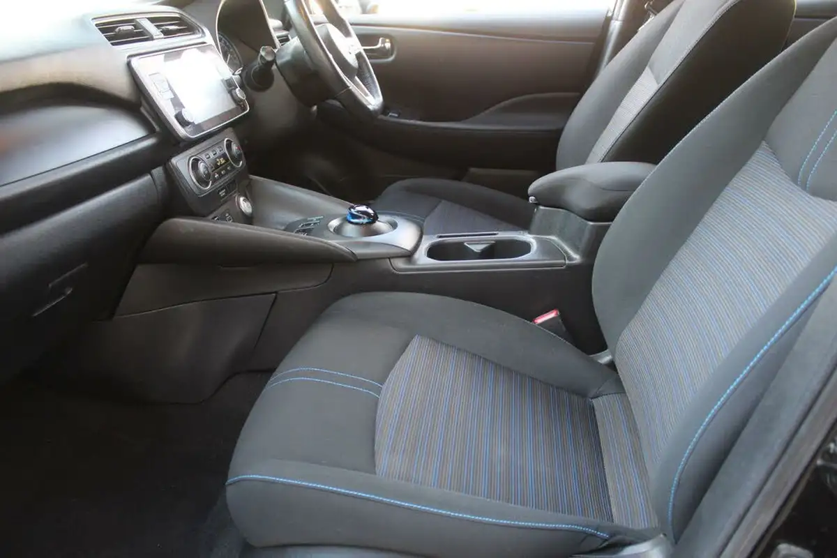 2021-nissan-leaf-e-acenta-big-27