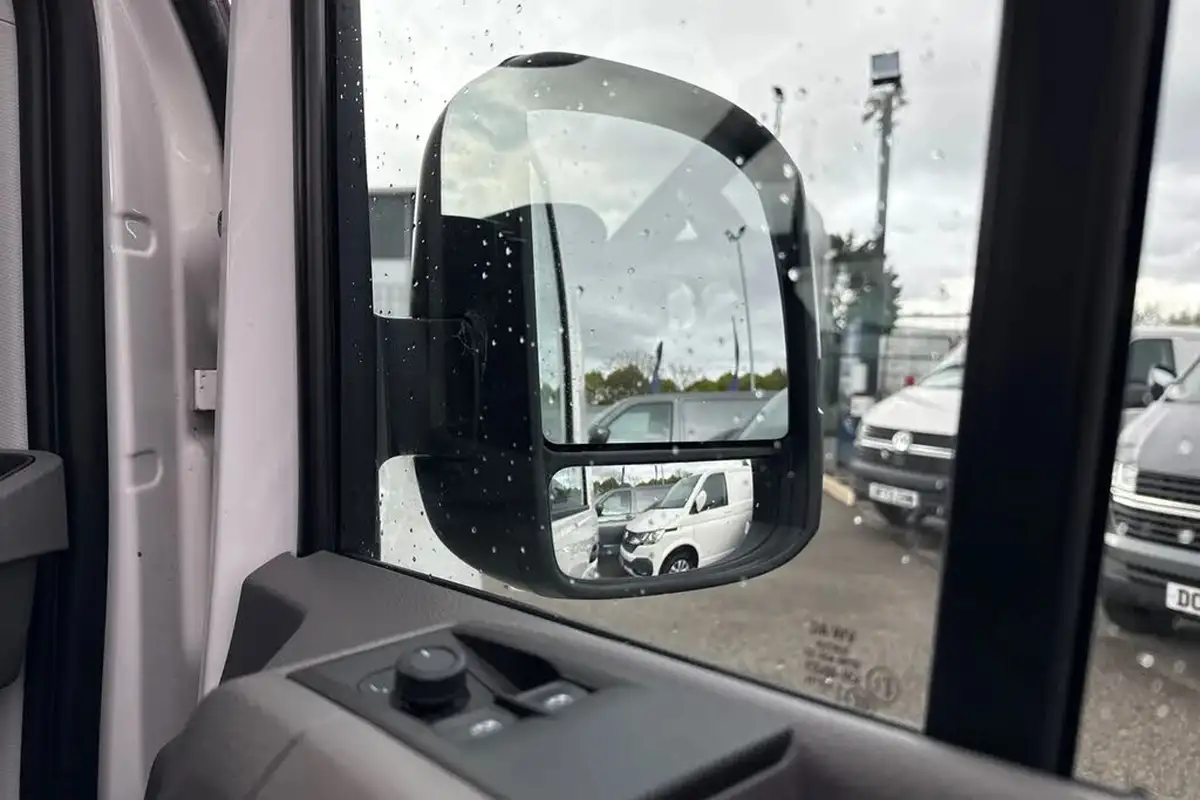 2024-volkswagen-crafter-big-19