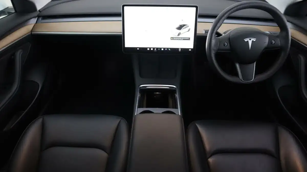 2021-tesla-model-3-e-long-range-4x4-big-12