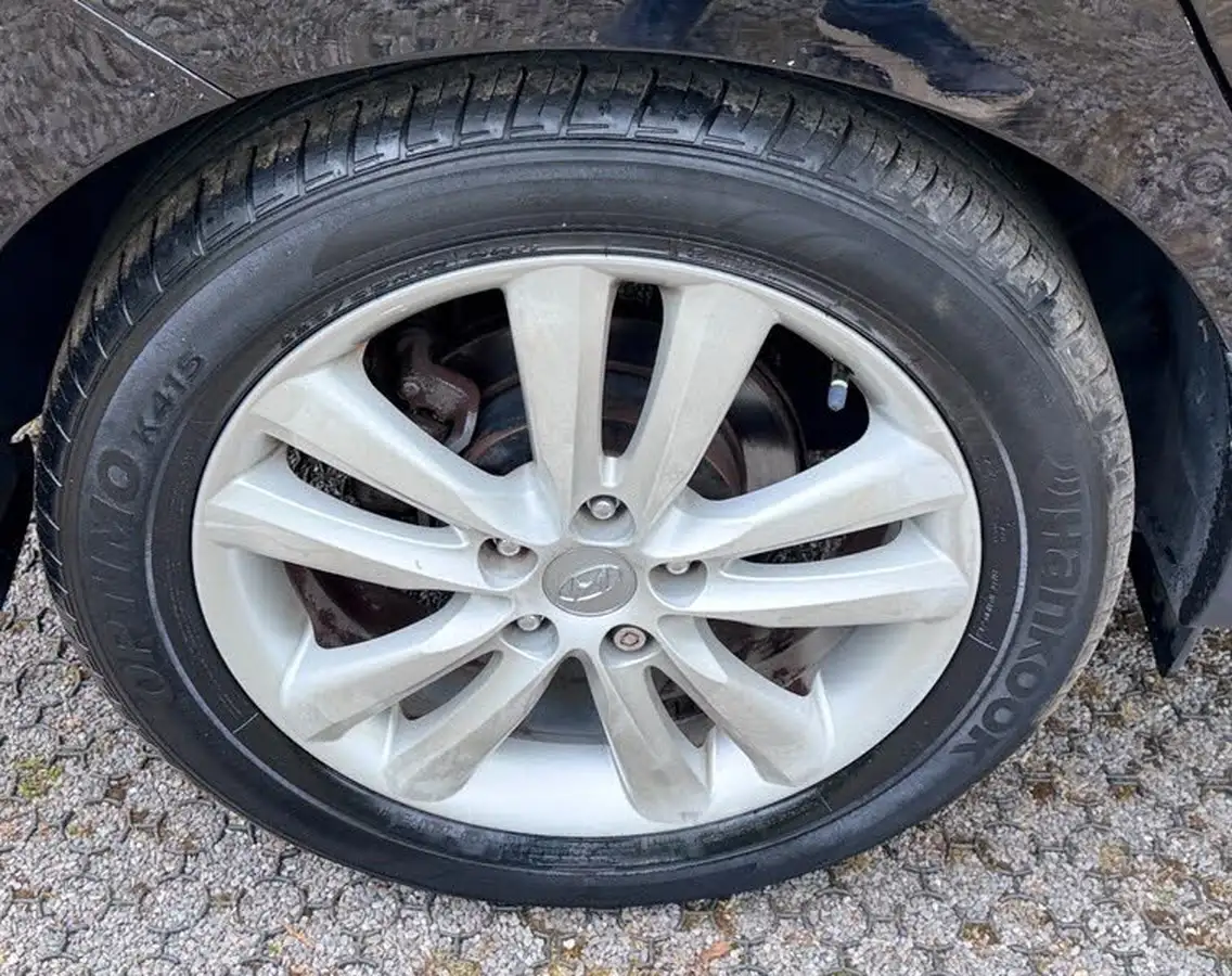 2012-hyundai-ix35-20td-premium-4wd-big-41