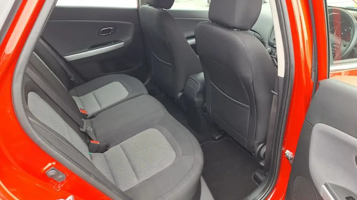 2015-kia-ceed-16crdi-2-134bhp-isg-hatchback-dct-big-6