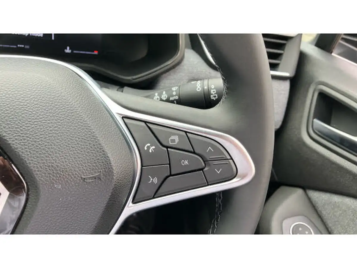 2024-renault-clio-10-tce-techno-big-31