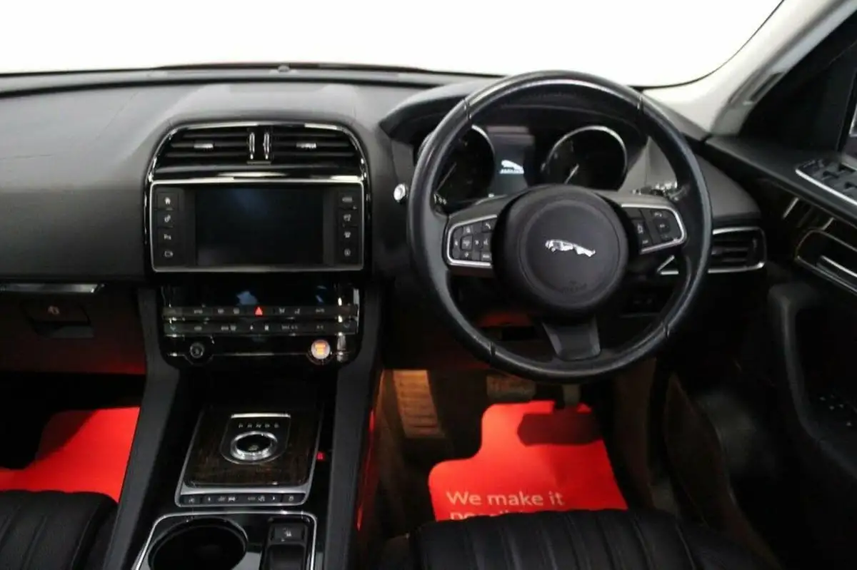 2016-jaguar-f-pace-20-i4d-portfolio-awd-auto-big-38