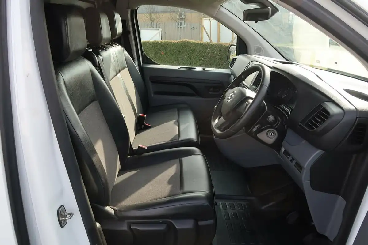 2020-vauxhall-vivaro-20td-3100-l2h1-dynamic-big-23