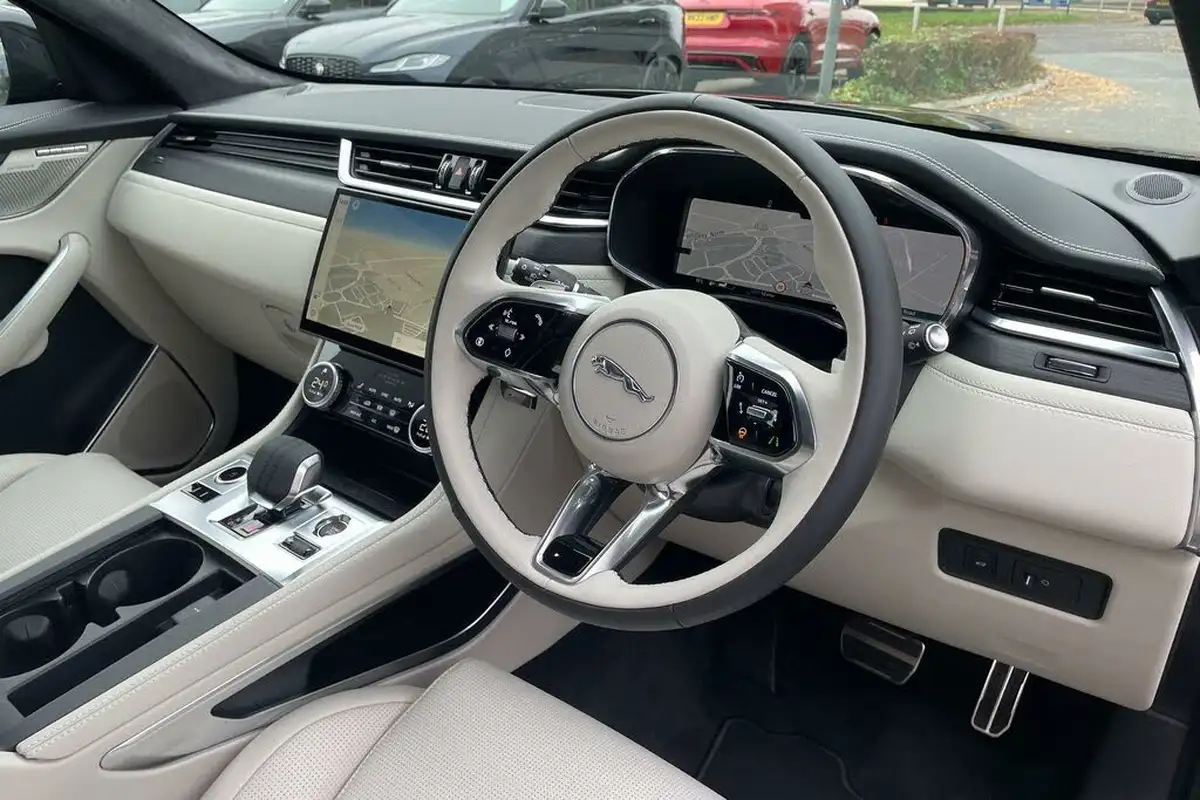 2024-jaguar-f-pace-20-d200-r-dynamic-hse-black-90th-anniversary-edition-big-22