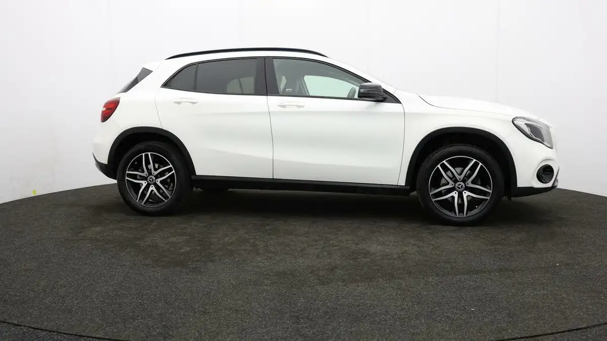 2019-mercedes-benz-gla-class-16-gla-180-urban-edition-7g-dct-big-34