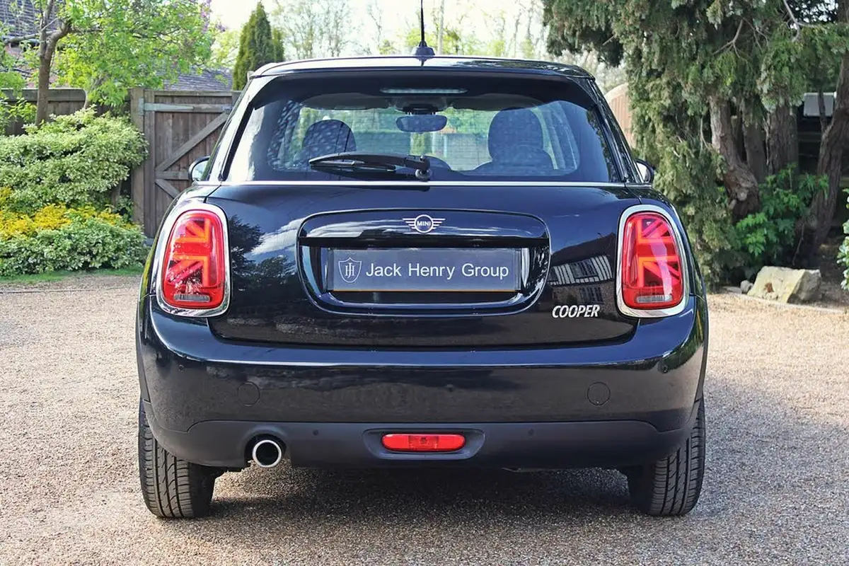 2020-mini-countryman-15-cooper-classic-auto-big-3
