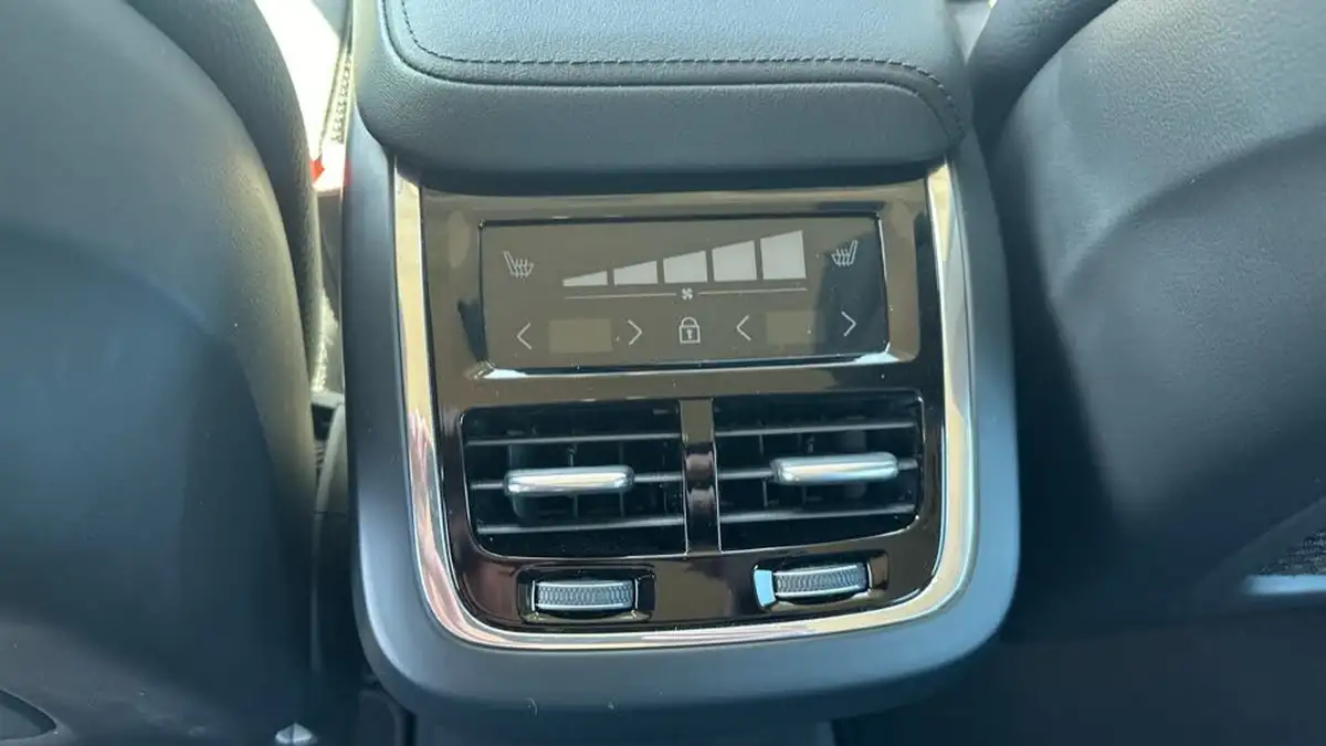 2023-volvo-xc60-20td-b4-plus-big-42