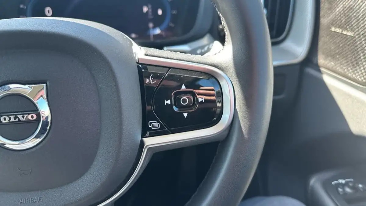 2023-volvo-xc60-20td-b4-plus-big-18