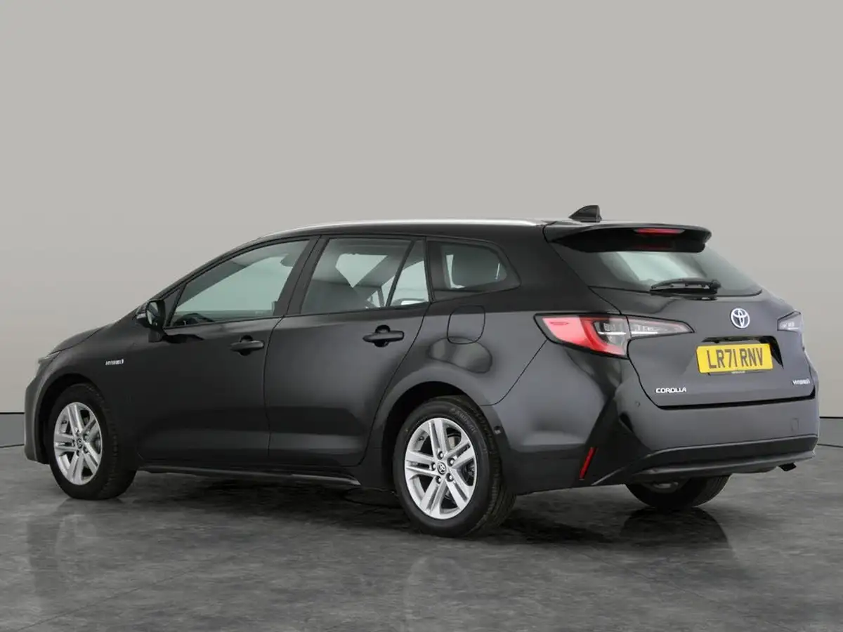 2021-toyota-corolla-18-vvt-i-icon-tech-spare-wheel-touring-sports-5d-big-4