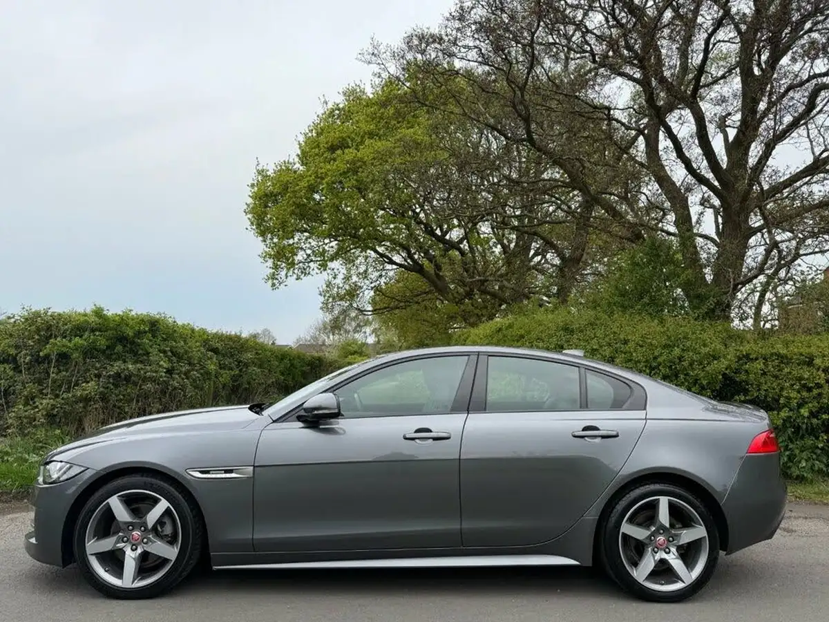2017-jaguar-xe-20d-r-sport-180ps-ss-1999cc-auto-big-4