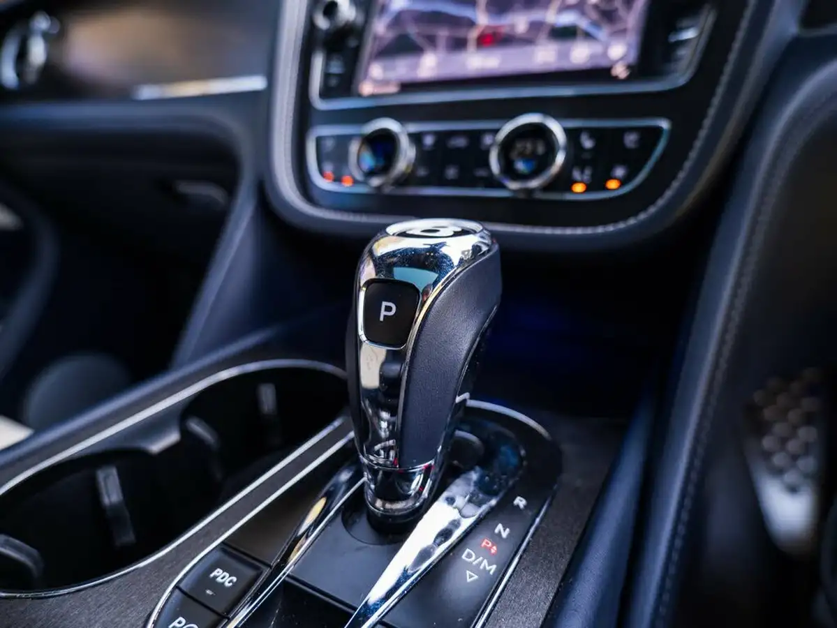 2017-bentley-bentayga-60-w12-big-38