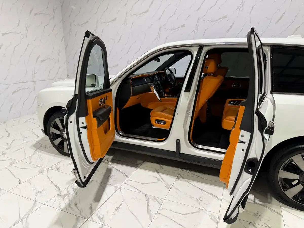 2023-rolls-royce-cullinan-675-big-43