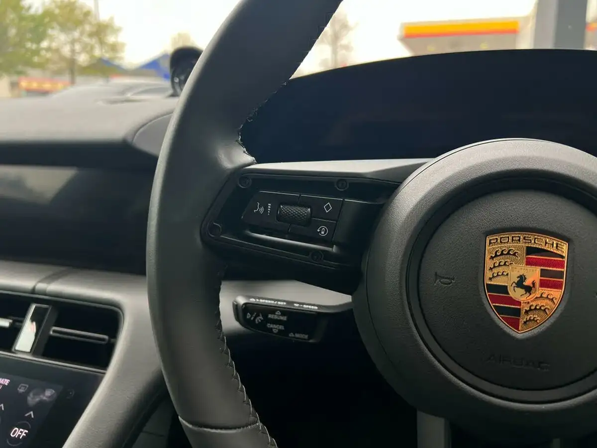 2021-porsche-taycan-e-4s-cross-turismo-awd-big-14