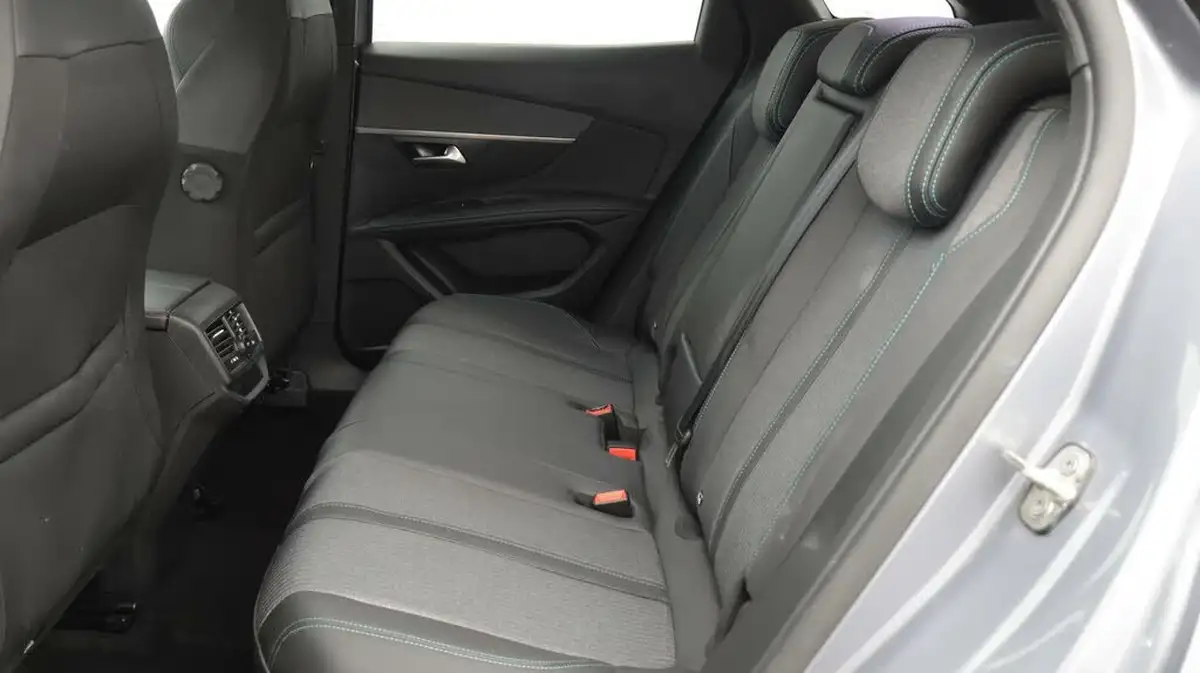 2023-peugeot-3008-suv-12-puretech-allure-premium-eat8-big-16