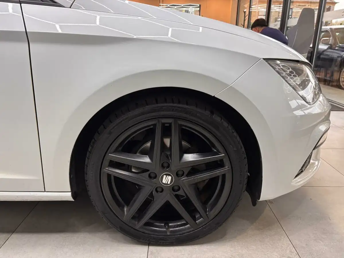 2020-seat-leon-20tdi-fr-black-edition-estate-dsg-big-30