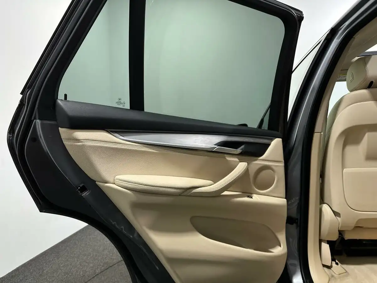 2017-bmw-x5-44-xdrive50i-se-big-38