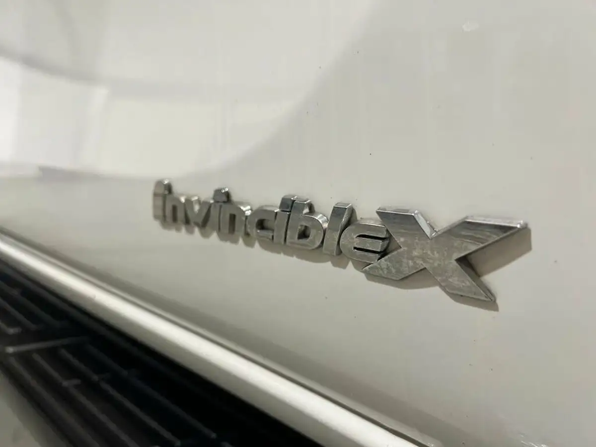 2021-toyota-hi-lux-28d-4d-invincible-x-at35-204hpeu6dt-e-big-11