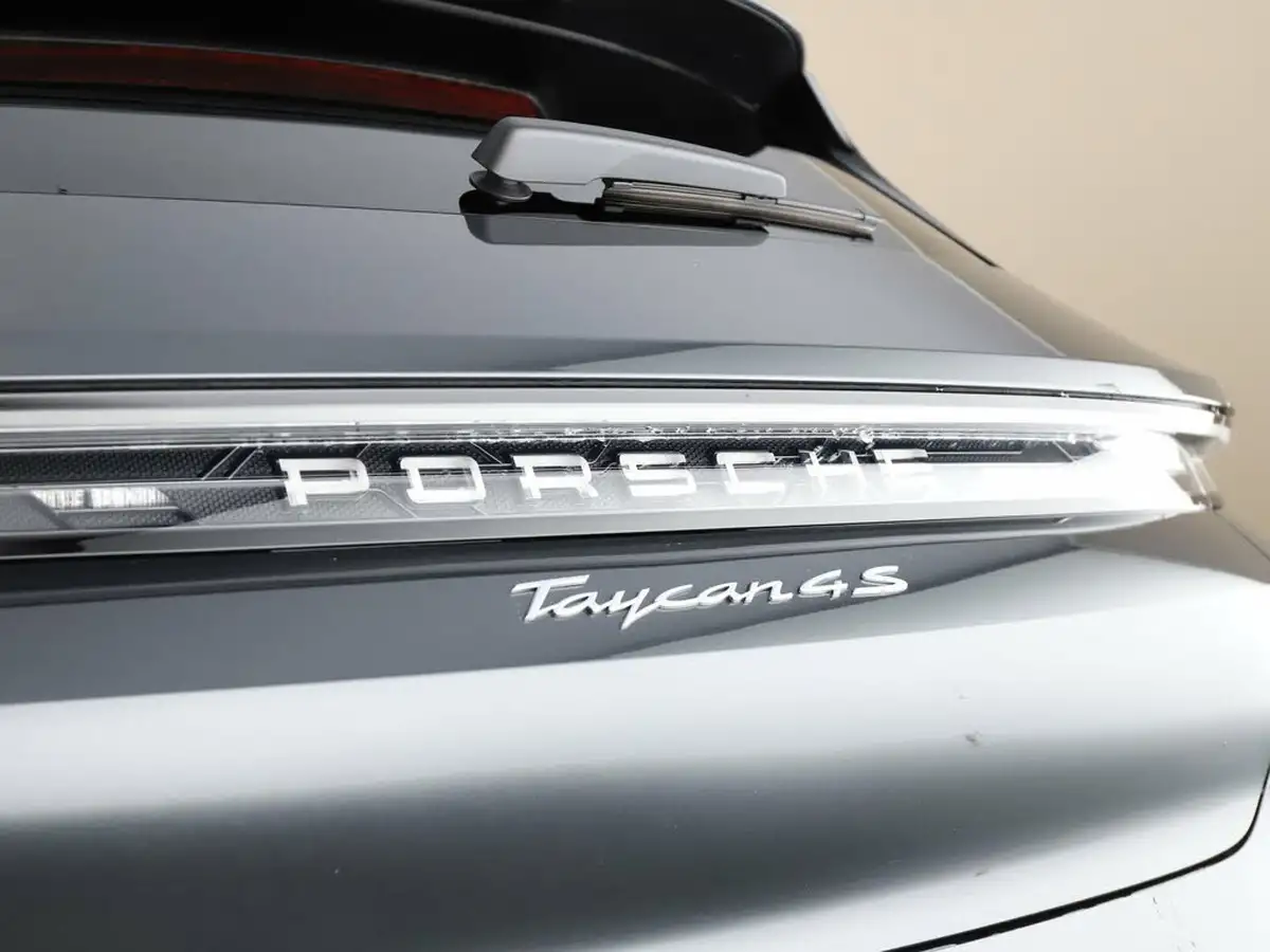 2025-porsche-taycan-e-4s-sport-turismo-544ps-big-32