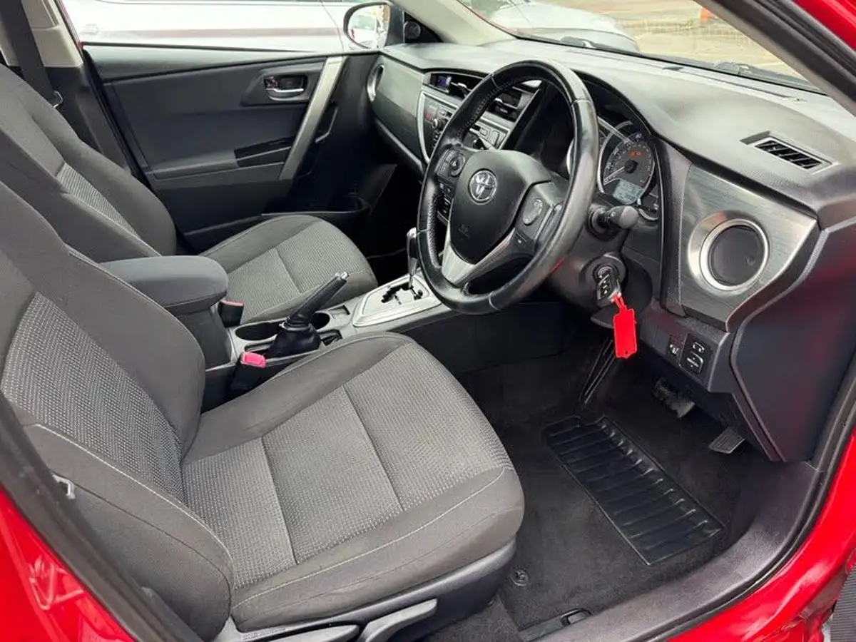 2014-toyota-auris-16-icon-hatchback-multidrive-s-big-11
