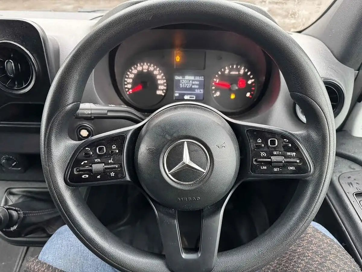 2018-mercedes-benz-sprinter-21cdi-311-l2h1-panel-van-rwd-eco-gear-360-big-9