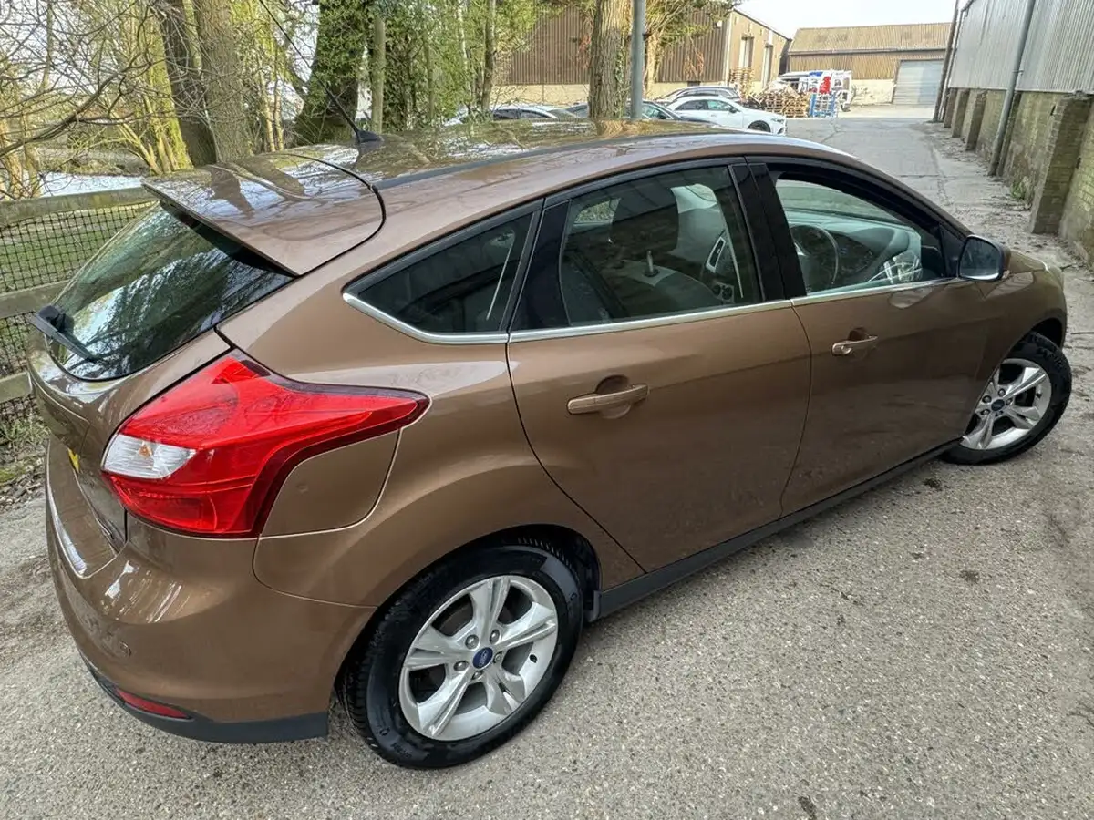 2013-ford-focus-10-zetec-100ps-hatchback-big-17