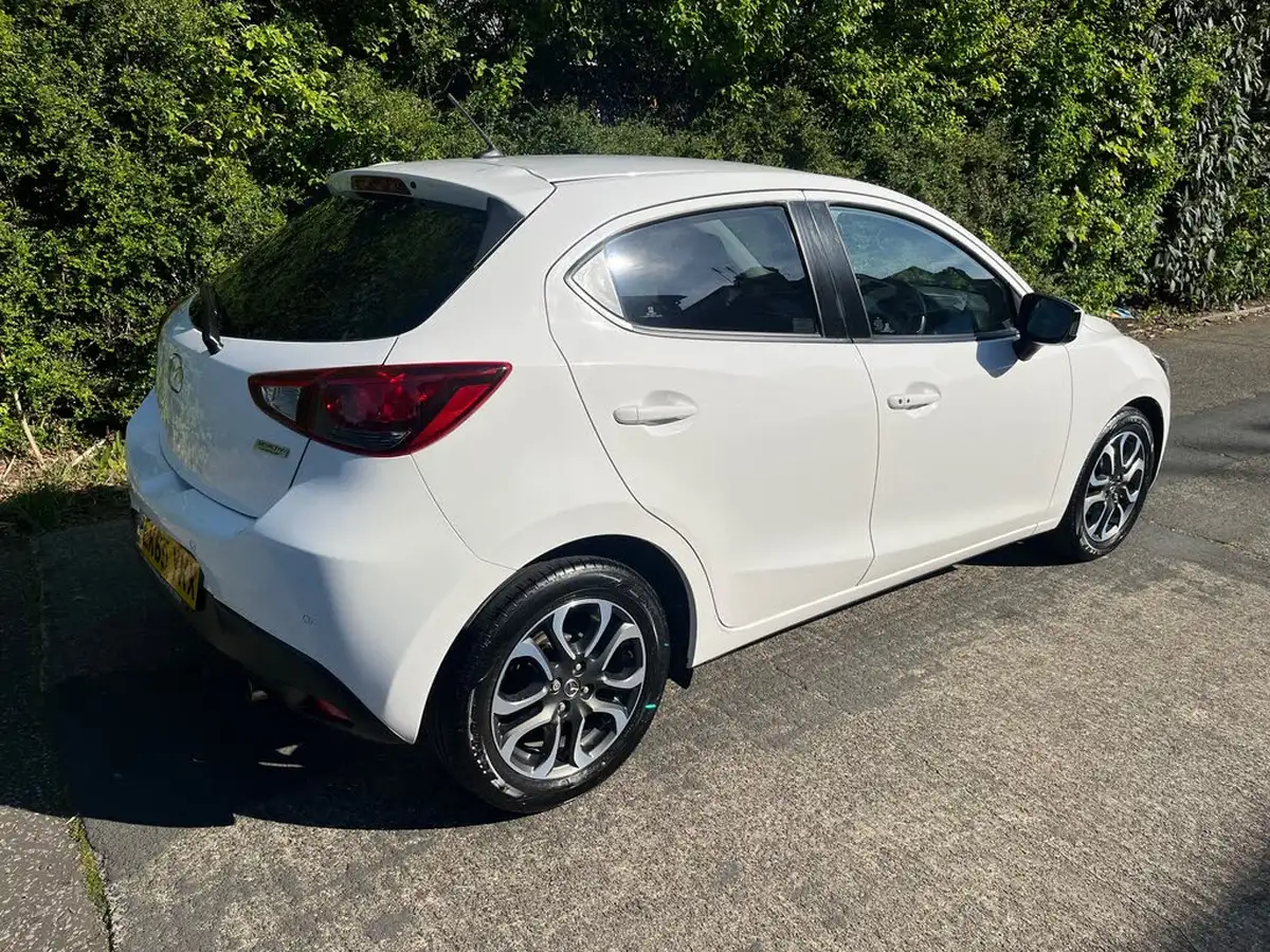 2015-mazda-mazda2-15-sport-nav-90ps-big-3