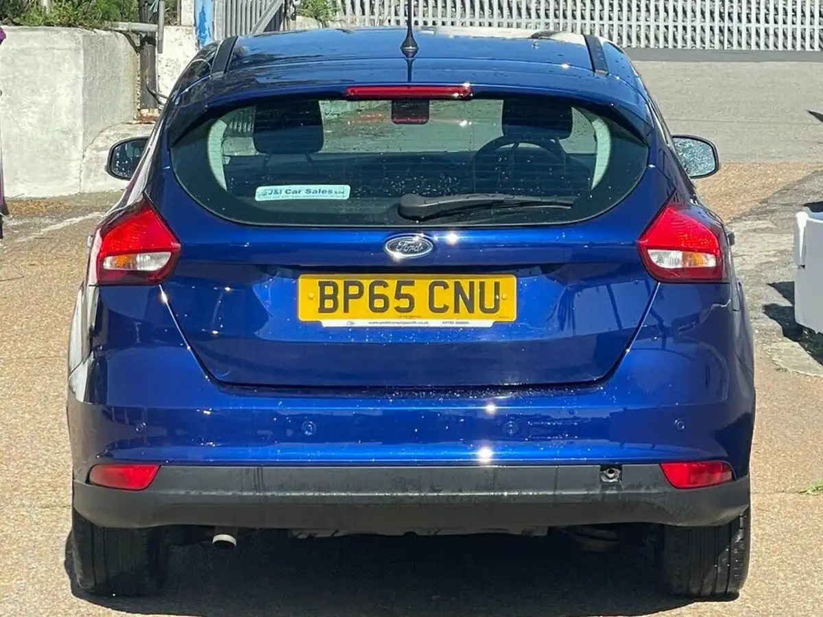 2016-ford-focus-15tdci-titanium-hatchback-big-17