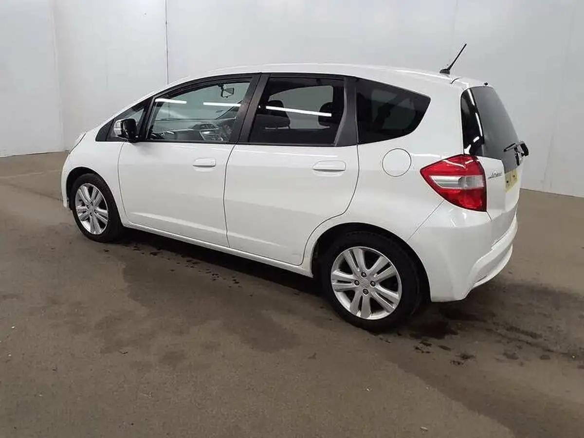 2014-honda-jazz-14-es-plus-big-3