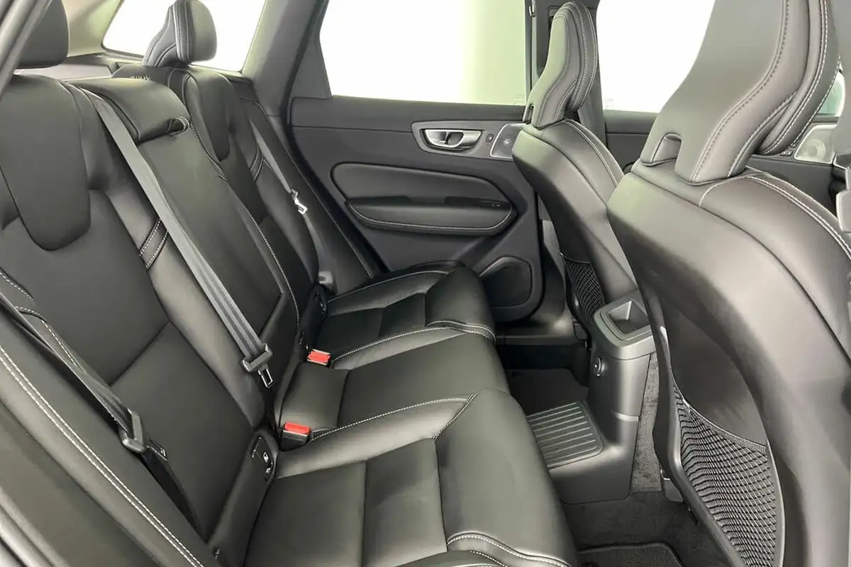 2024-volvo-xc60-20-t8-ultimate-dark-big-32