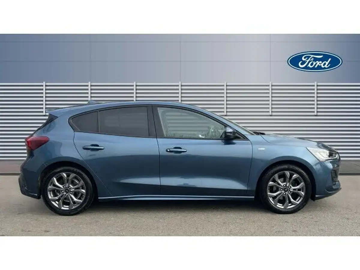 2023-ford-focus-10t-st-line-125ps-hatchback-big-4